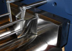 Polished material guides on the front roll determine the working area.